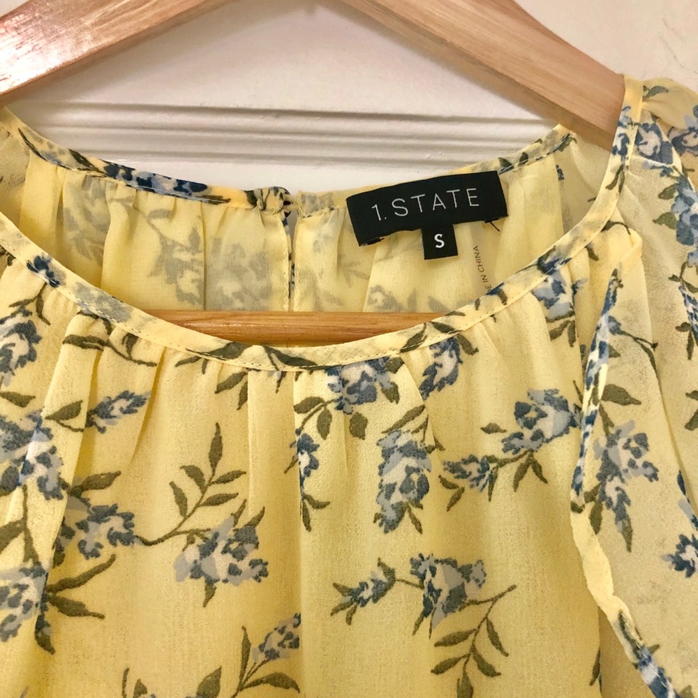 1. State floral flutter sleeve top - Picture 4 of 5